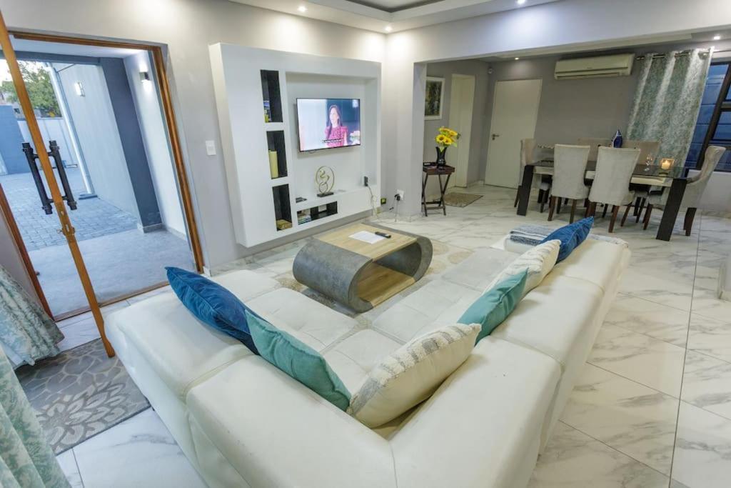 Cozier Glitz Villa เคปทาวน์ ภายนอก รูปภาพ