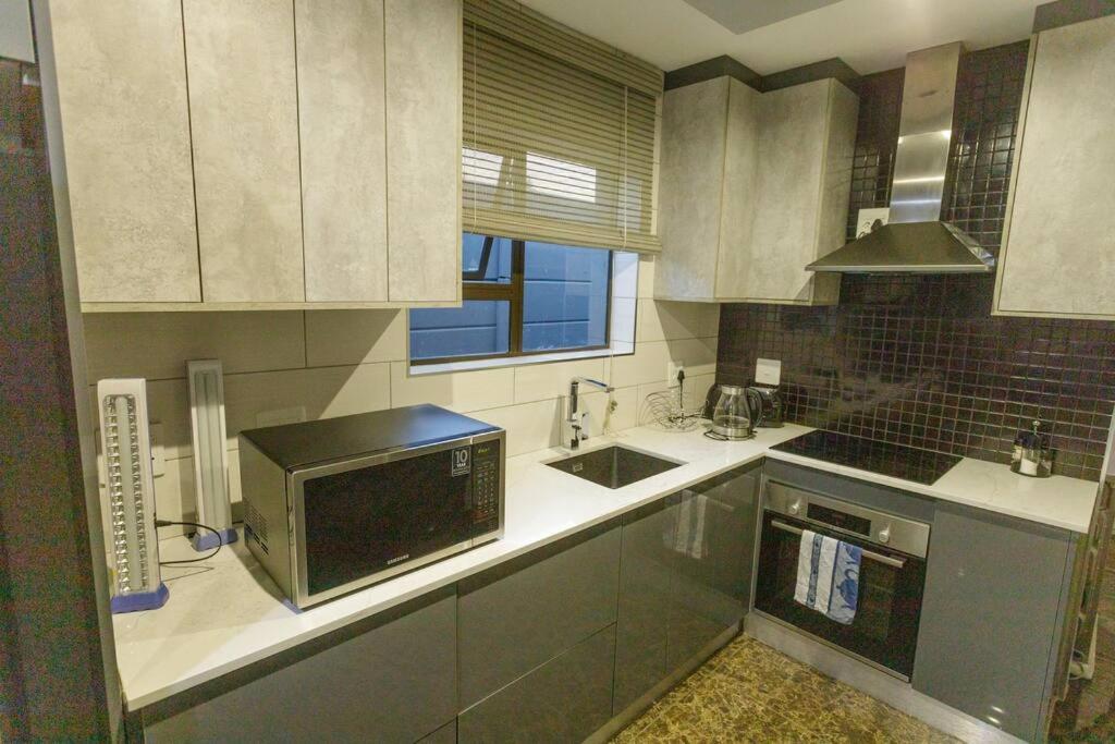 Cozier Glitz Villa เคปทาวน์ ภายนอก รูปภาพ