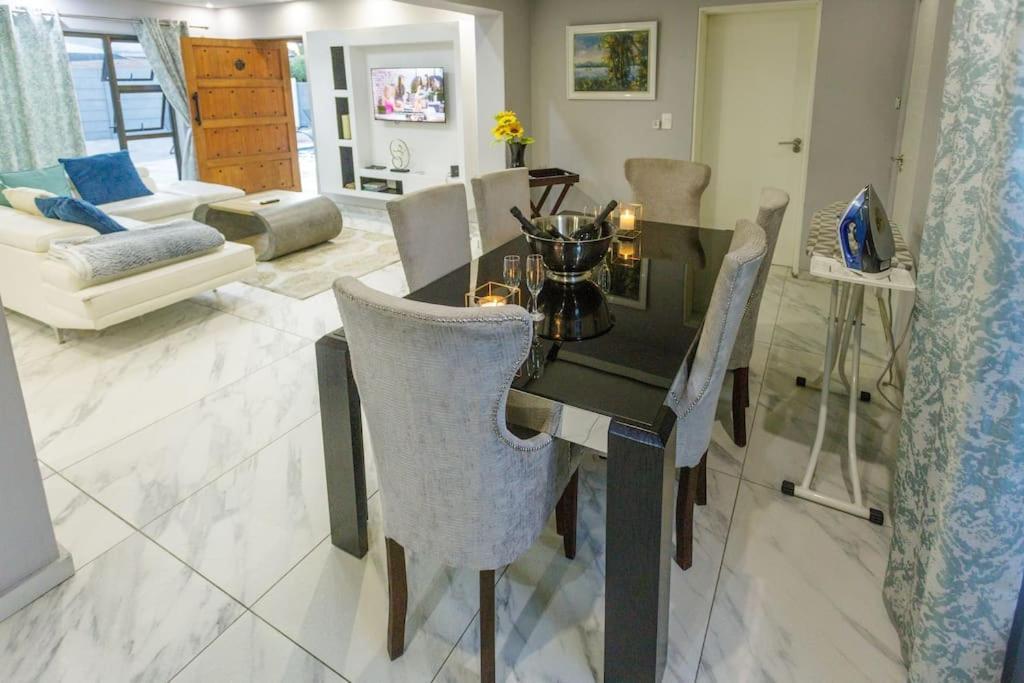 Cozier Glitz Villa เคปทาวน์ ภายนอก รูปภาพ
