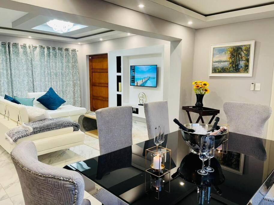 Cozier Glitz Villa เคปทาวน์ ภายนอก รูปภาพ